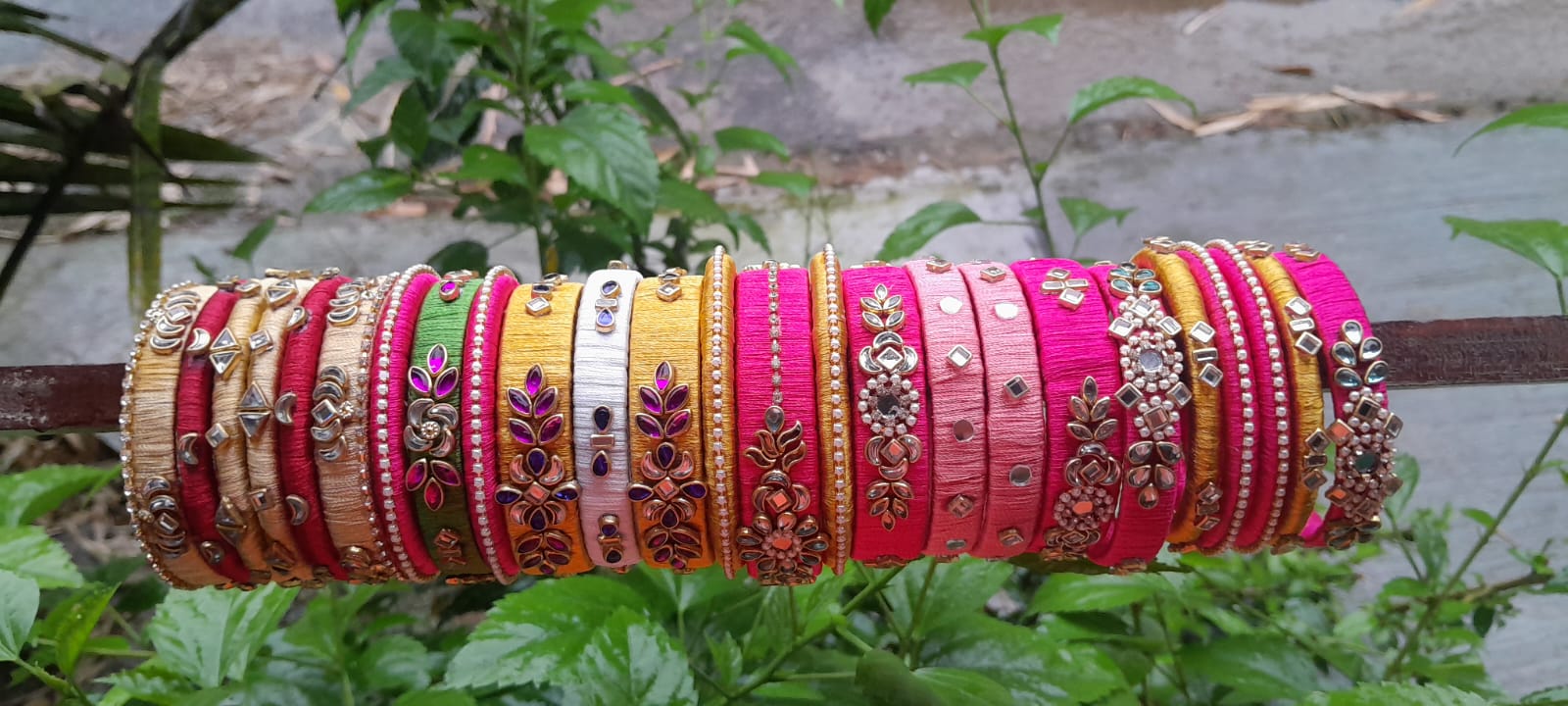 হাতে তৈরি চুড়ির কালেকশন