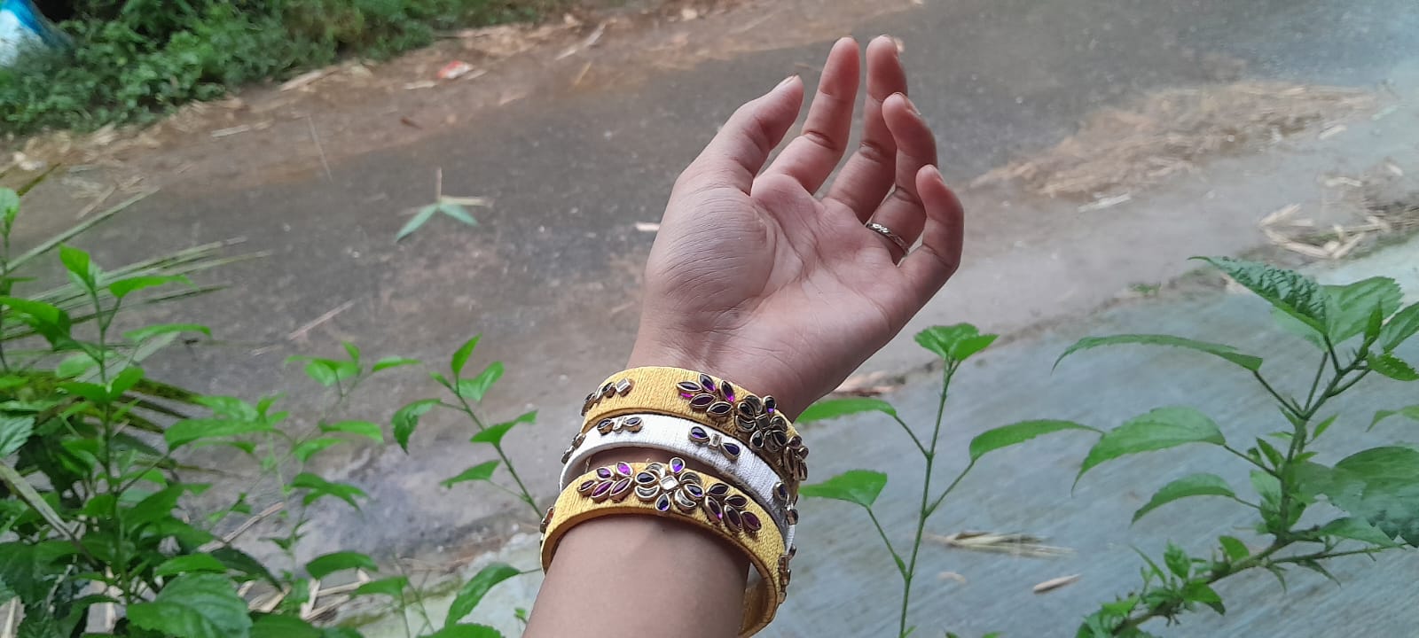 হাতে তৈরি চুড়ির কালেকশন