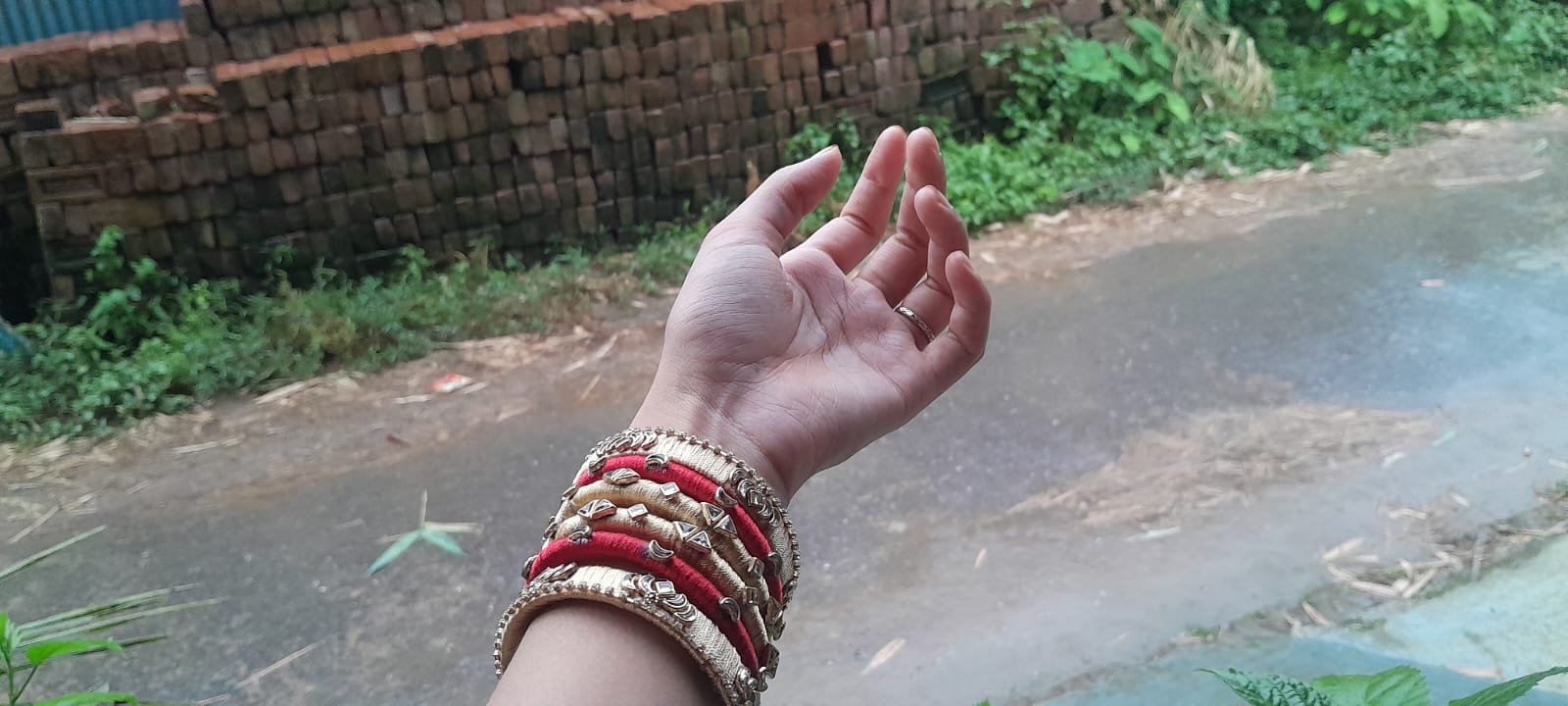 হাতে তৈরি চুড়ির কালেকশন
